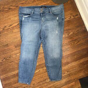 EUC Torrid Premium Vintage Distressed Light Wash Ultra Stretch Jeggings Sz 26R